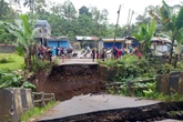 Jembatan Penghubung 2 Desa di Lumajang Putus, Warga Terpaksa Memutar 15 Km