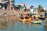 Dari Sungai Kumuh Jadi Panggung Merdeka: Warga Lomba Dayung di Kalianak