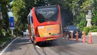 Trans Jateng Jadi Cumi-Cumi Darat, Asap Hitam Selimuti Jalan Kota Semarang