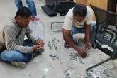 Protes Kenaikan PBB 400 Persen, Warga Jombang Bayar Pajak Pakai Uang Koin