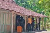 Densus 88 Tangkap Terduga Teroris di Ngawi, Istri Pelaku Tidak Tahu
