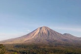 Gunung Semeru Luncurkan Awan Panas, BPBD Lumajang Minta Warga Tetap Waspada