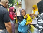 Golkar Jabar Menggelar Bazar Sembako Murah, Warga Antusias Antre Sejak Pagi