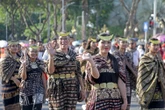 Wali Kota se-Indonesia Pamerkan Baju Adat dalam Karnaval Budaya di Surabaya