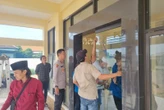 Polsek Panggungrejo Pasuruan Dilempari Batu 3 Remaja, Kaca Pintu Rusak