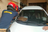 Balita di Surabaya Terjebak dalam Mobil, Evakuasi Berlangsung Menegangkan