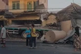 Truk Trailer Seruduk Kendaraan lalu Nyungsep ke Rumah Warga di Pasuruan, 3 Orang Tewas