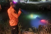 Diduga Mengantuk, Pengendara Motor Tercebur Sungai di Arief Rahman Hakim Surabaya