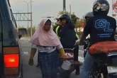 Viral Pengemis di Exit Tol Madiun Pukul Pemotor, Satpol PP Bakal Tindak Tegas