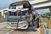 Bus Rombongan Pekerja Tabrak Truk Tangki di Tol Solo-Kertosono, 7 Orang Terluka