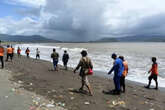 Nelayan di Jember Hilang Saat Cari Ikan di Pantai Payangan, Perahu Terhantam Ombak