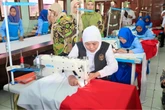 Ribuan Pelajar Jatim Jahit 80 Ribu Bendera Merah Putih, Bidik 3 Rekor MURI