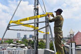 Tak Kantongi Izin, Tower Telekomunikasi di Surabaya Disegel Satpol PP