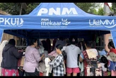 Pengusaha Laundry Surabaya Kecipratan Rezeki dari Program Donasi Pakaian PNM Mekaar