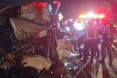 Detik-detik Microbus Hantam Truk di Tol Pandaan-Malang Tewaskan Tiga Penumpang