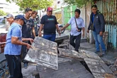 Ganggu Saluran Air & Bahu Jalan, Satpol PP Tertibkan Lapak PKL Jalan Gembong Tebasan