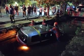 Mobil Tercebur Sungai di Ngagel Surabaya, Pengemudi Syok