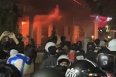 Khofifah Janji Bebaskan Massa Aksi yang Ditahan, Pedemo Tak Puas Berujung Ricuh