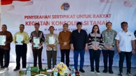 Menteri ATR Serahkan Ratusan Sertifikat Tanah Tutupan Jepang di Bantul
