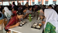 MBG untuk 82,9 Juta Orang Tidak Gampang, Zulhas: Masalahnya Banyak