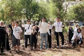 Peringati HUT ke-10, AEON Indonesia Tanam 5.000 Mangrove di Surabaya