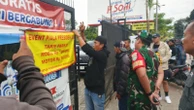 Polisi Tertibkan Jukir Pungli pada Laga Persib vs Port FC di Stadion Si Jalak Harupat Bandung
