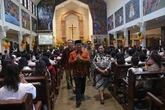 Wali Kota Jogja Sapa Masyarakat yang Merayakan Malam Paskah di Gereja Kotabaru