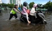 Kaligawe Semarang Masih Tergenang Banjir Pagi Ini