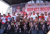 Bupati Bogor Serahkan 442 Sepeda untuk Anak-Anak Desa Malasari