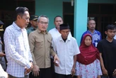 Bupati Bantul Mengunjungi Mbah Tupon, Bawa Kabar Gembira