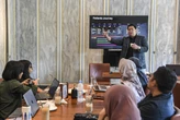 Lutut Kakek dan Nenek Anda Sering Sakit? Simak Penjelasan Lengkapnya di Sini