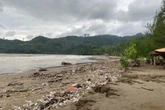 Sampah & Limbah B3 Kiriman Cemari Lima Pantai di Tulungagung
