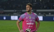 Bojan Hodak Ungkap Alasan Kiper Asing Persib Adam Przybek Absen 2 Pertandingan