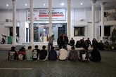 10 Pemuda di Surabaya Ditangkap Polisi Hendak Tawuran, Bawa Samurai Hingga Molotov