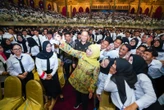 Gubernur Khofifah Serahkan 4.172 SK CPNS dan PPPK