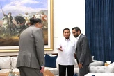 Terima Kunjungan Direktur FBI, Prabowo Terima Pengembalian Artefak Budaya Papua yang Diselundupkan