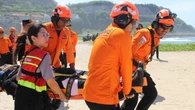 Aksi Heroik Tim SAR, Evakuasi Atlet Paralayang Tabrak Tebing Pantai Melasti