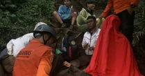 SAR Evakuasi 5 ABG Pendaki Gunung Batukaru, Terjebak Kelelahan Akut