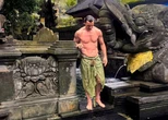 Zlatan Ibrahimovic Melukat di Bali, Pamer Perut Six Pack, Fan Ikut Heboh