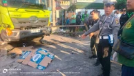 Pria Banyuwangi Nekat Potong Jalur Tewas Tertabrak Truk, Mayat Ditutupi Kardus