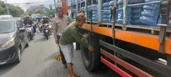 Cewek Muda Tewas Terlindas Truk di Denpasar, Polisi Buru Pengemudi Mobil Putih