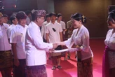 Bupati Sutjidra Lantik 123 PNS Formasi 2024, Ancam Tindak Tegas ASN Nakal