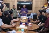 Koster Sampaikan Belasungkawa, 12 Ahli Waris Korban Banjir Terima Santunan