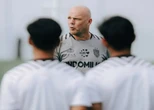 Johnny Jansen Sentil Fisik Pemain, Harus Siap Bermain Minimal 90 Menit
