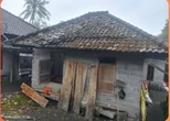 Rumah Warga Karangasem Bali Disambar Petir, Atap Berantakan, TV Meledak