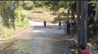 Tumpahan Dexlite Picu Kemacetan di Tanjakan Goa Gong Jimbaran, Licin