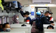 KAI Tak Beri Ampun, Penumpang yang Merokok di Kereta Langsung Diturunkan