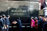 Seusai Resmikan Monumen, Megawati Pimpin Prosesi Tabur Bunga untuk Korban Kudatuli