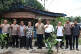 Kapolres Siak Kampanyekan Green Policing, Tanam Pohon Bersama Warga Koto Gasib