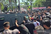 Sidang Sudewo Ricuh, Pendukung Mengadang Rantis Polisi